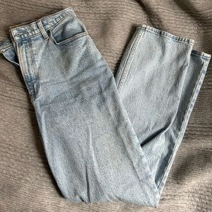 Abercrombie Curve Love 90s Straight Ultra High Rise light wash